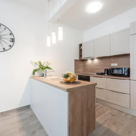 Apartment Silent Sunny Arc