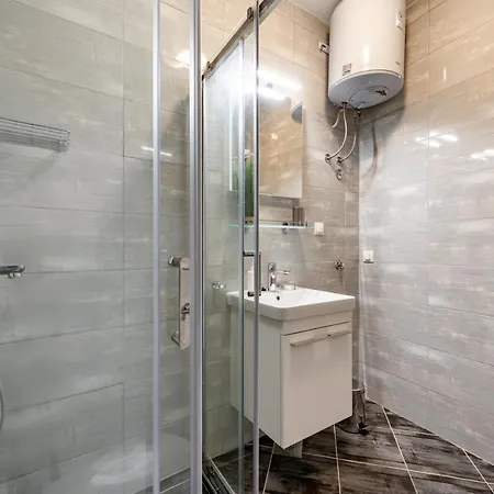 Silent Sunny Arc Apartment *