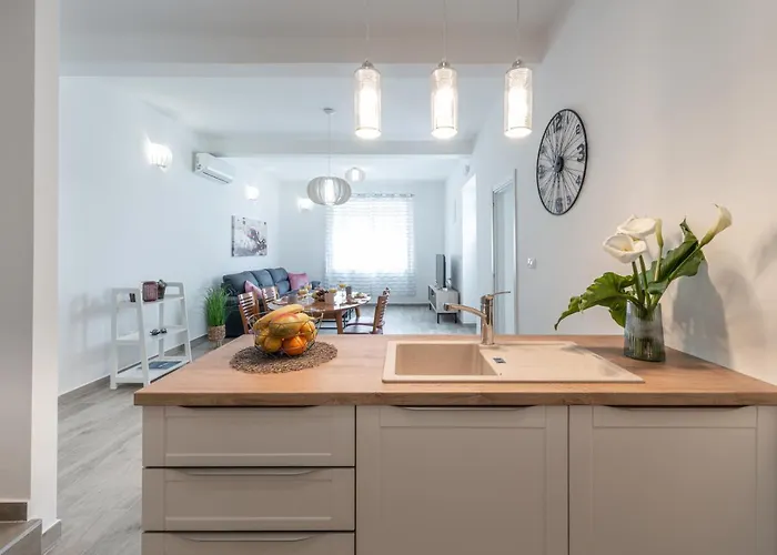 Silent Sunny Arc Apartamento